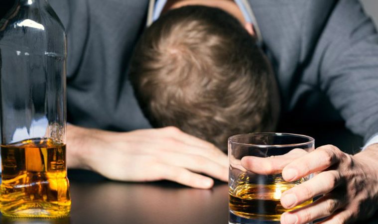 Ce se întâmplă cu adevărat în corpul tău după ce bei alcool și cum poți să te vindeci de alcoolism în mod natural, chiar la tine acasă